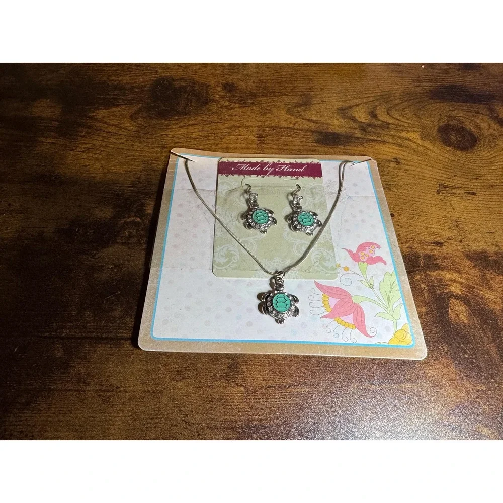 Coastal Calm Gift Set  Turquoise Turtle Necklace & Earrings  Ocean-Inspired Body - Picture 3 of 5